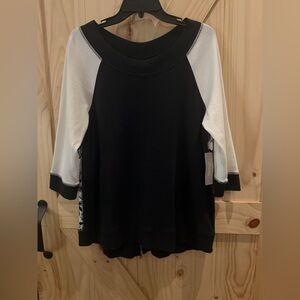 SEE REVERSE ! NWT Chico’s zenergy active wear top